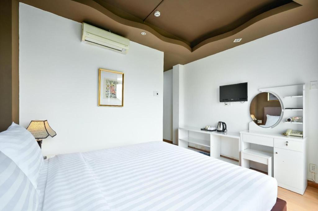 The Noble Swan Wood Park Hotel Ho Chi Minh City Bagian luar foto