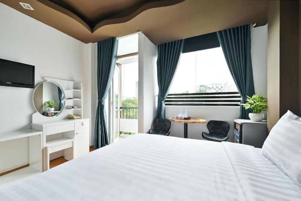The Noble Swan Wood Park Hotel Ho Chi Minh City Bagian luar foto